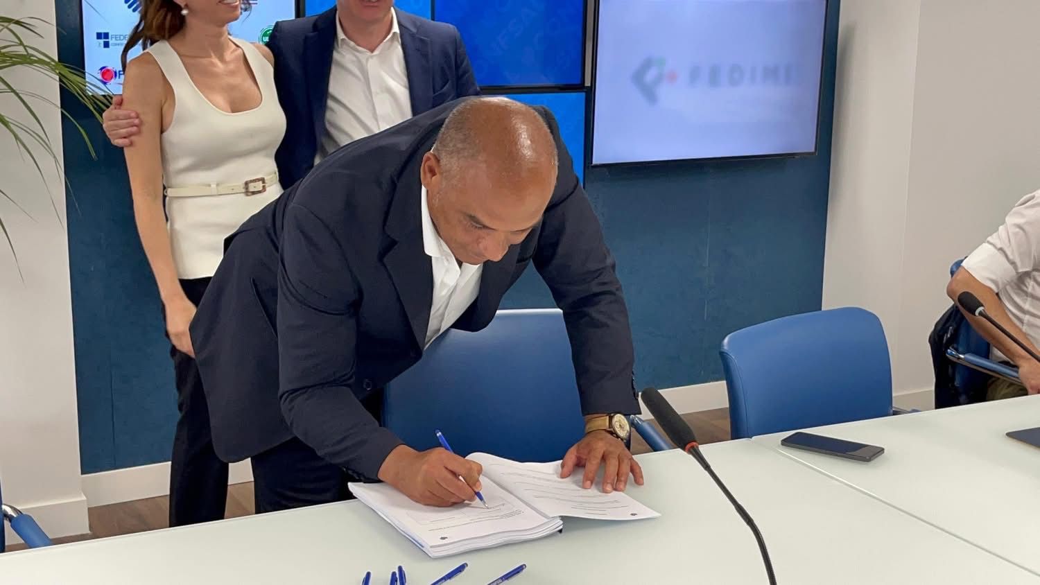 Sottoscrizione CCNL - Foto 1